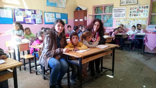 Diyarbakır'da 400 öğrenciye okul çantası ve kırtasiye yardımı