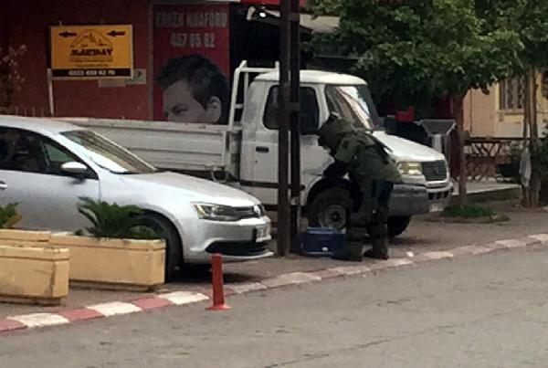 Kaldırımda unutulan bomba korkusuna neden olan valizden giysiler çıktı