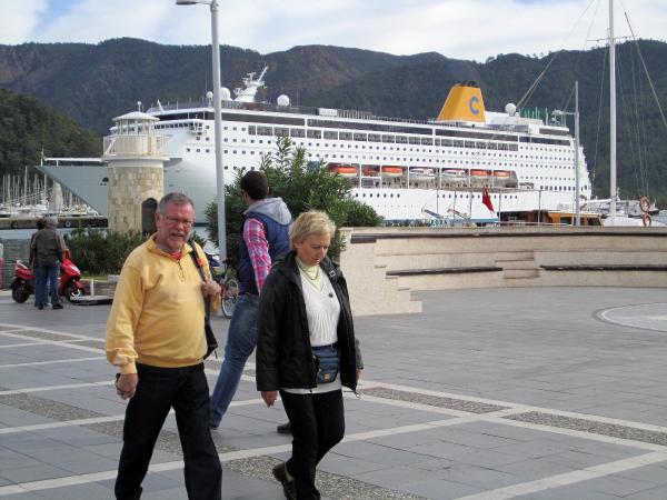 Dev kurvaziyer 'Costa Riviera' Marmaris'te