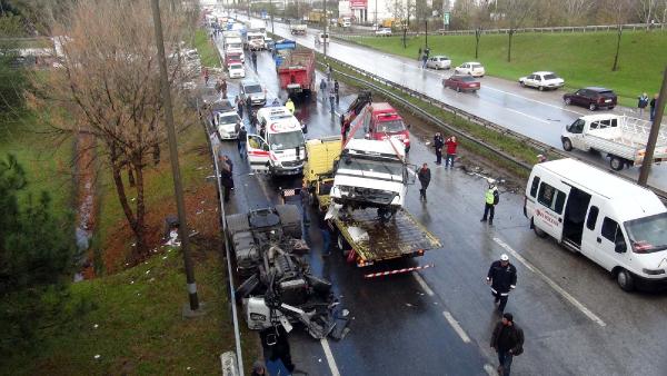 TIR, yolcu otobüsüne çarptı: 28 yaralı (2)- yeniden