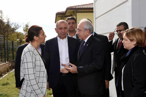 Kılıçdaroğlu: Elçi'yi seviyorsanız barikatları kaldırmalısınız