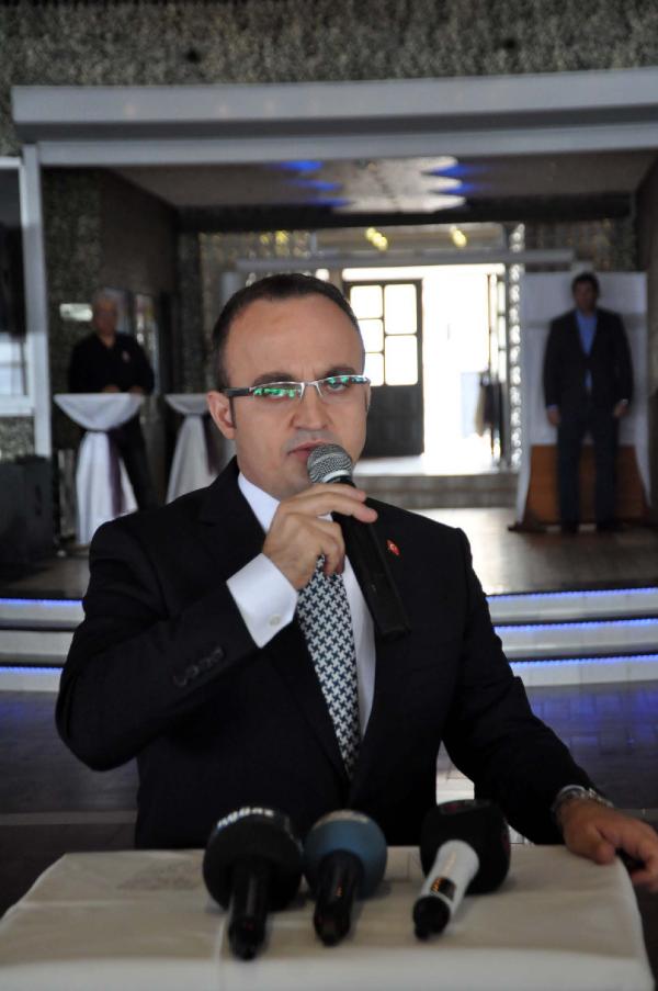 AK Partili Turan: Tutuklamalar mahkeminin işidir, bizim değil