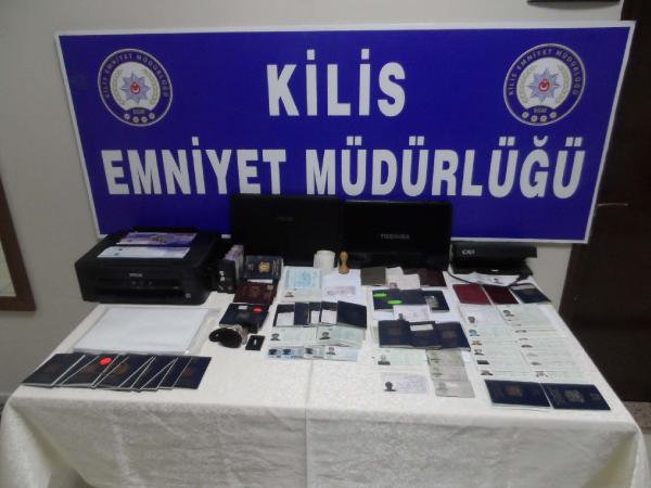 Sahte kimlik ve pasaport yapan Suriyeli gözaltına alındı