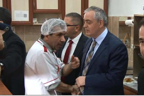 Eyüp Belediye Başkanı okul kantinlerini denetledi