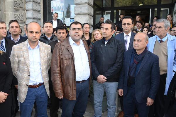 Öğretmene saldırıya okul önünde protesto