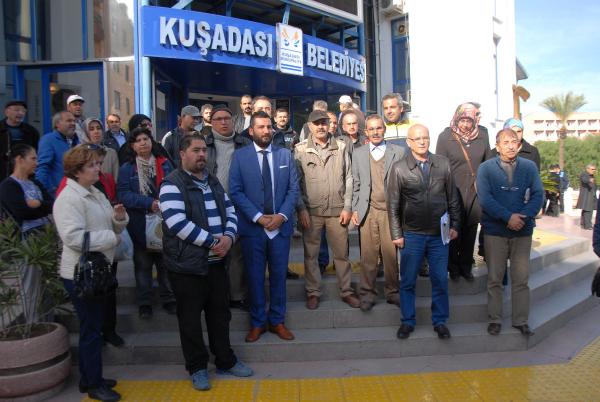 Kuşadası'ndaki toprak kayması mağdurları çözüm istiyor