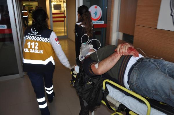 Minibüs bariyerlere çarpıp takla attı: 1 ölü, 1 yaralı