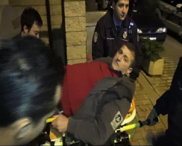 Eli bıçaklı dolmuş şoföründen kaçarken ayağını kırdı