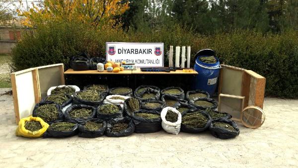 Diyarbakır'da bir evde 280 kilo esrar ele geçirildi