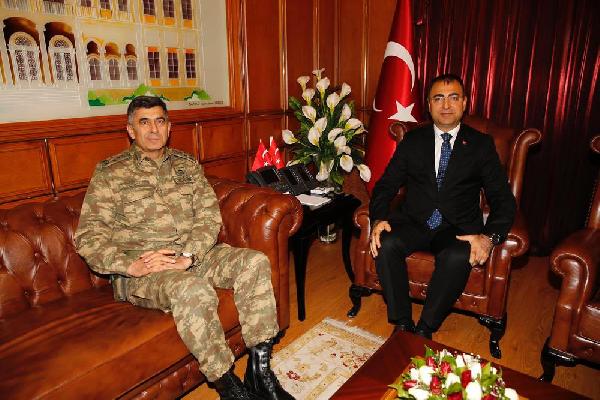 Kara Kuvvetleri Komutanı İzmir'de