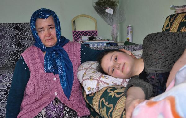 Arife, 1 milyonda 3 kişide görülen hastalığın pençesinde