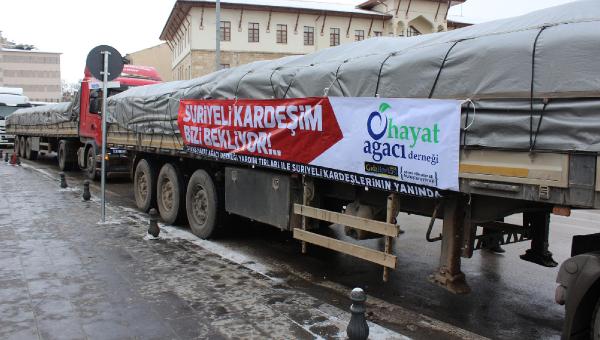 Sivas'tan Türkmenlere 4 TIR yardım gönderildi