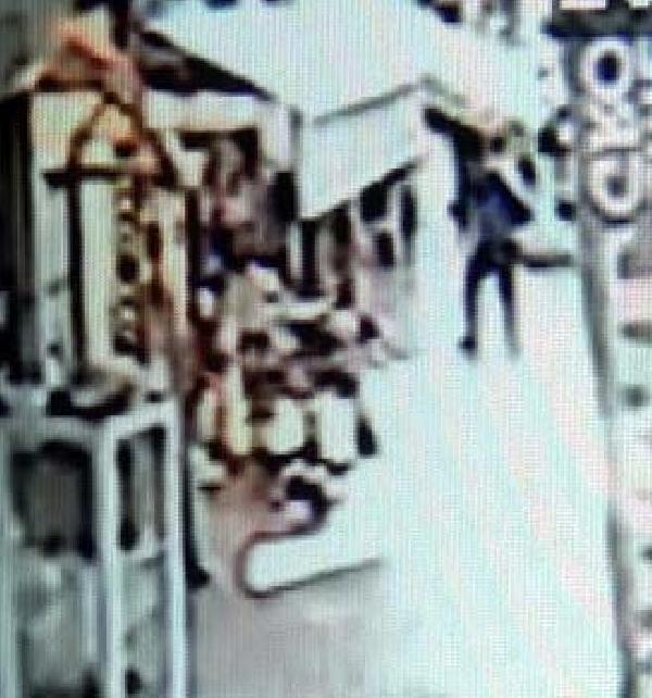 Kız arkadaşına sinirlendi jiletle cinsel organını kesti