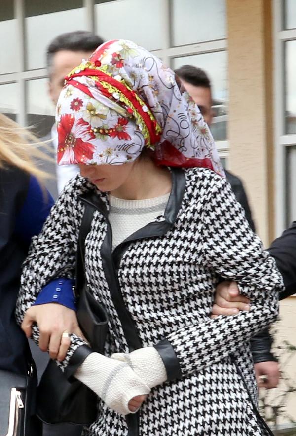 Kız arkadaşıyla 10 bin TL değerinde altın gasp etti