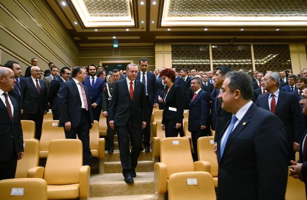 Cumhurbaşkanı Erdoğan : Güçlü bir duruş sergileyemezsek bizi bu coğrafyada bir gün bile barındırmazlar (1)