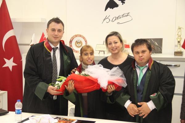 Zihinsel engelli Ayşegül'ün avukatlık hayali gerçekleşti