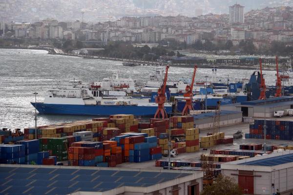 Rusya'ya giden gemiler boşaltılmadan beketiliyor