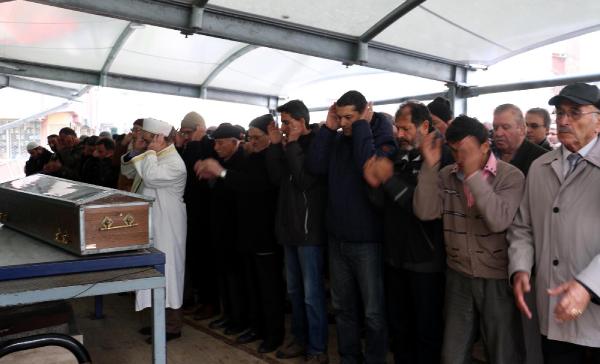 Çarptığı genç ölünce intihar eden tekne sahibi toprağa verildi