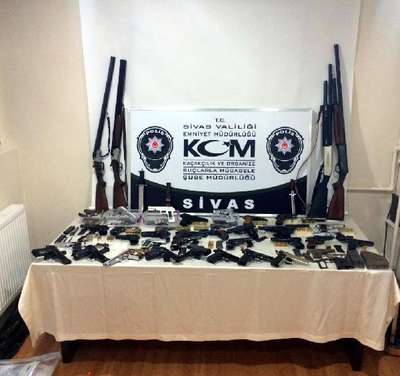 Sivas merkezli 3 ilde silah kaçakçılığı operasyonu: 16 gözaltı