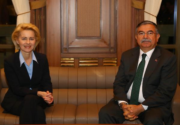 Alman Savunma Bakanı Ursula Von Der Leyen, Cumhurbaşkanlığı Sarayı'nda