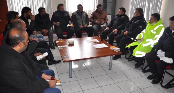 Sürücülere önce ikram, sonra uyarı