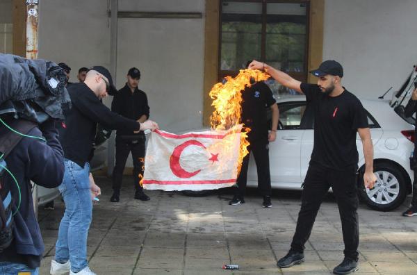 Rumlar, KKTC bayrağı yaktı