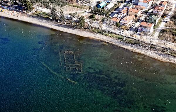 İznik Gölü’ndeki bazilikada, kiremit ve insan kemikleri bulundu