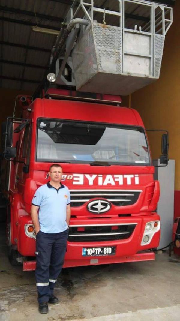 İtfaiyeci hava yastığını denerken yaralandı