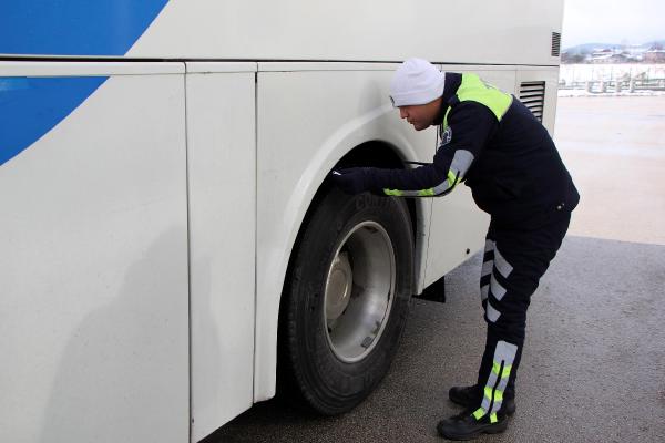 Otobüslere kış lastiği denetimi