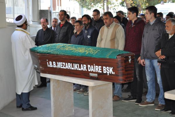 İzmir'de sahte rakı kurbanı 2 kişi daha toprağa verildi