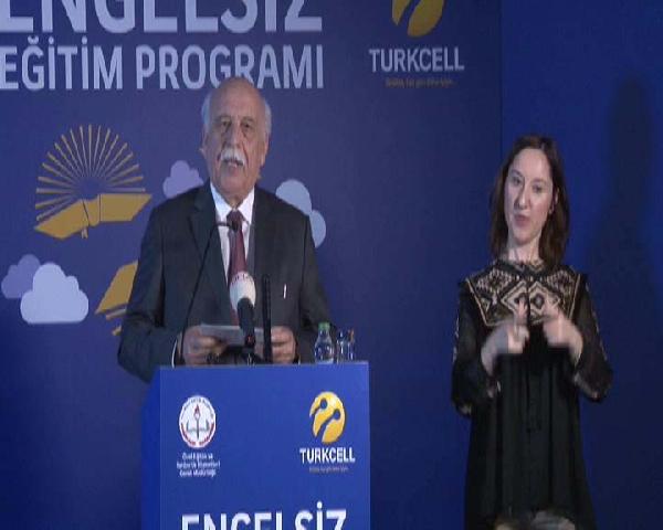 Bakan Avcı, görme engelliler okulunda teknoloji sınıfı açtı