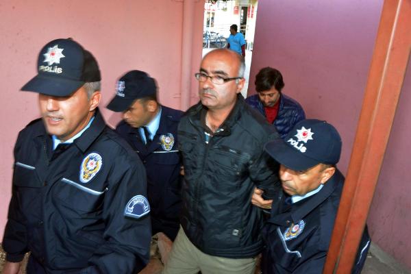 Boşanma davası süren eşini sokakta bıçakladı