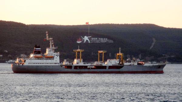 Rus askeri tanker gemisi Çanakkale Boğazı'ndan geçti
