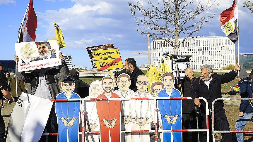 Sisi, Berlin'de kırmızı halıyla kaşılandı