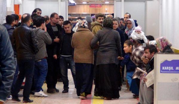 Otomobil yolun karşısına geçmeye çalışan yayalara çarptı; 1 ölü, 1 yaralı