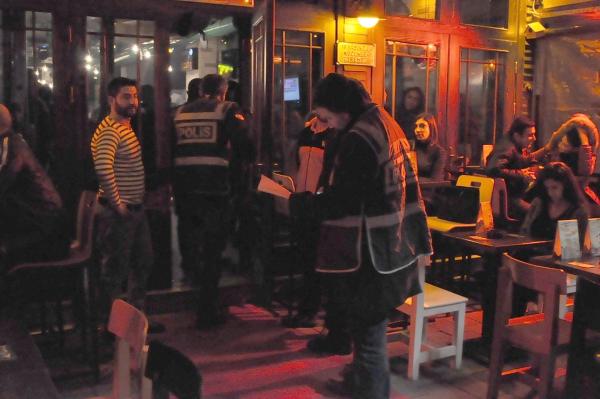 İzmir'de polisten işyerlerine sahte içki denetimi