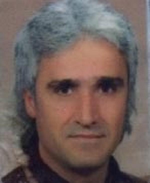 Otomobil aydınlatma direğine çarptı: 1 ölü, 3 yaralı