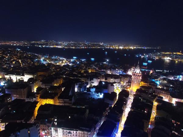Kadına Karşı Şiddeti Önleme Kampanyası'nda turuncuya bürünen Kız Kulesi ve Galata Kulesi...