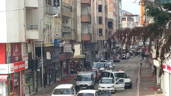 Ordu'da silahlı kuyumcu soyguncuları 1 kişiyi vurup, 3 kişiyi rehin aldı (1)