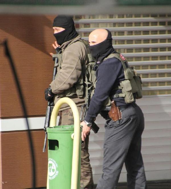 Ordu'da silahlı kuyumcu soyguncuları 1 kişiyi vurup, 3 kişiyi rehin aldı (2)