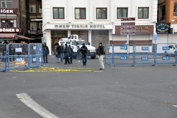 Diyarbakır Sur'da çatışma: 1 polis şehit - fotoğraflar