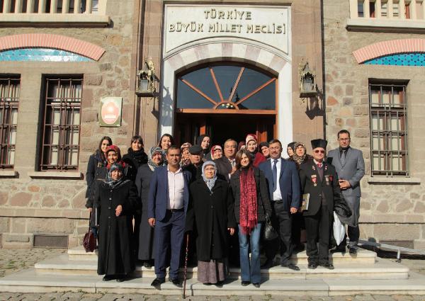 Türkiye’nin ilk kadın milletvekillerinden Satı Kadın mezarı başında anıldı