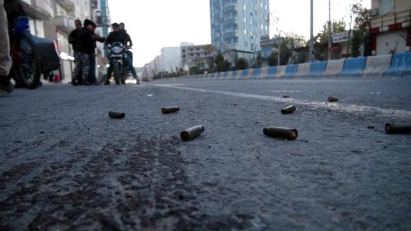 Cizre'de PKK'lılar, oto lastikçisinde askerlere ateş açtı; 2 şehit, 2 yaralı (2) - yeniden