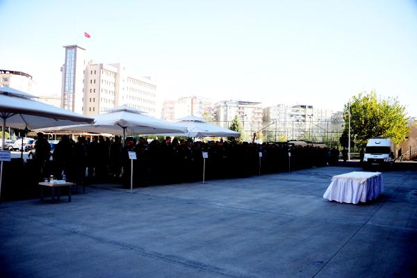 Diyarbakır'da şehit polise uğurlama töreni