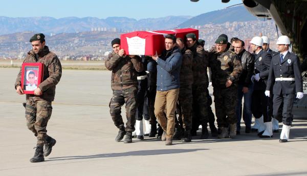 Diyarbakır'da şehit polise uğurlama töreni (2)