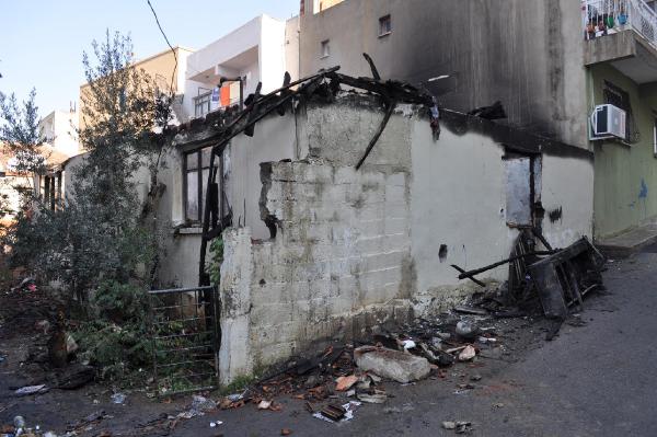 Tek katlı binada yangın çıktı, 2 kardeş öldü (2)
