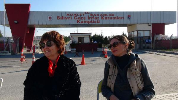 "Umut Nöbeti"ni  Ayşenur Arslan ve Filiz Akgün devraldı