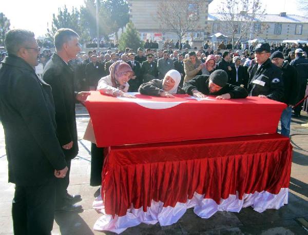 Kazada ölen polis, toprağa verildi
