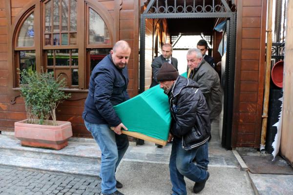 İki köprüde 10 dakika arayla iki intihar