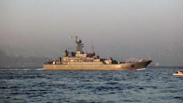 Boğaz'da Rus ve Türk savaş gemisi